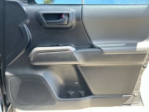 Used 2022 Toyota Tacoma SR5 AWD/4WD image 29