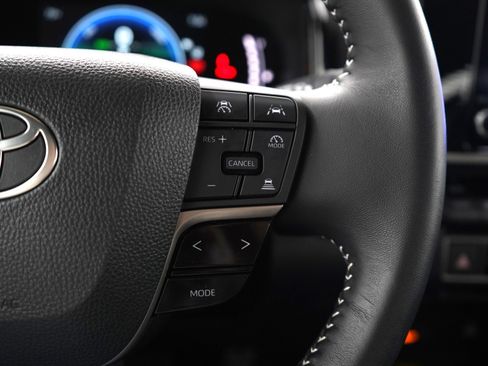 Used 2025 Toyota Camry SE image 25