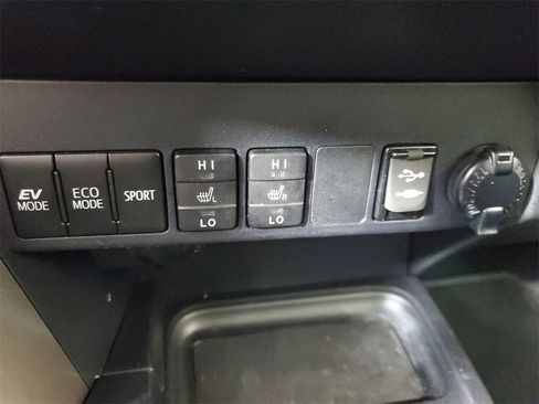 Used 2018 Toyota RAV4 Limited image 21