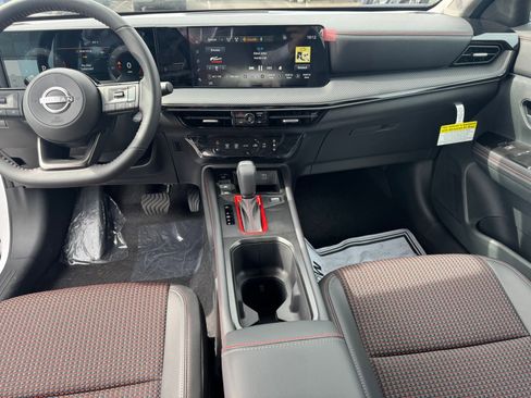 New 2025 Nissan Kicks SR image 13