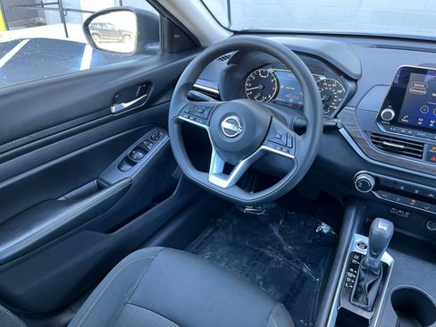 Used 2025 Nissan Altima 2.5 SV image 33