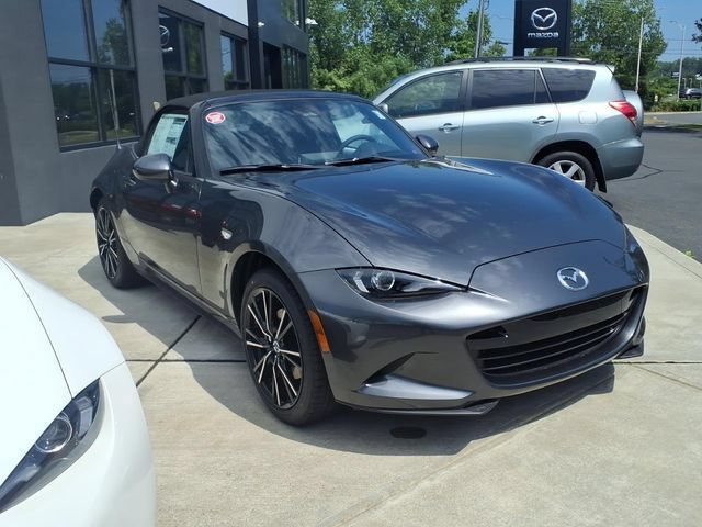 New 2026 MAZDA MX-5 Miata Grand Touring RWD image 3