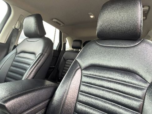 Used 2024 Ford Edge SEL image 11