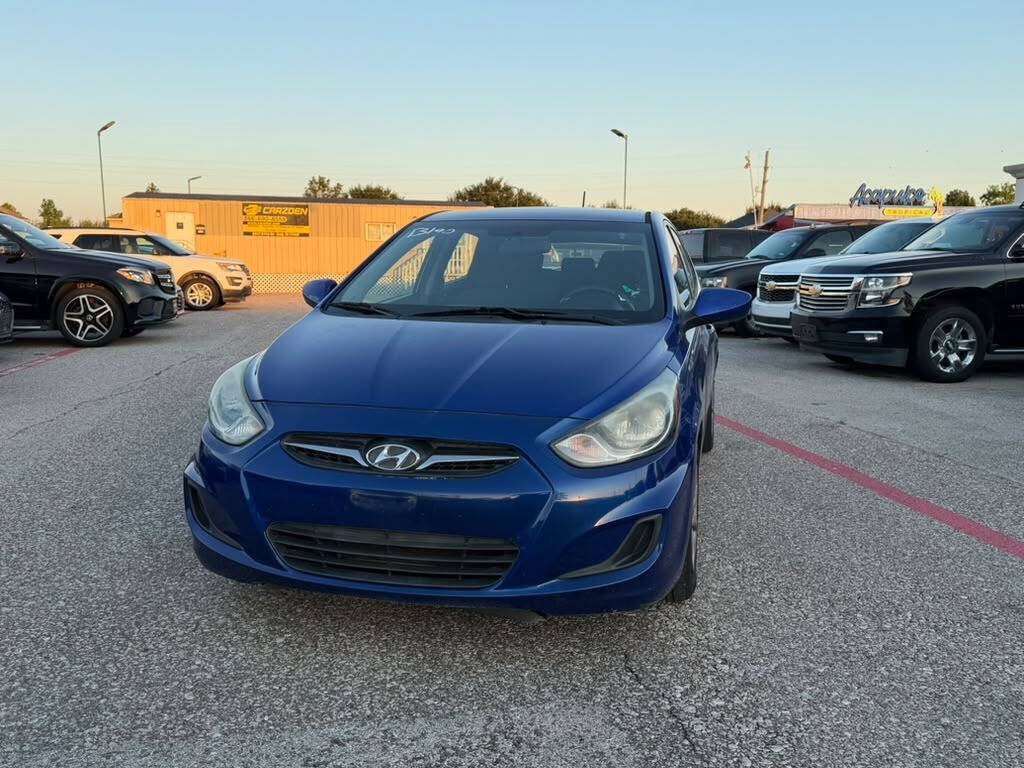 Used 2012 Hyundai Accent GS FWD image 3