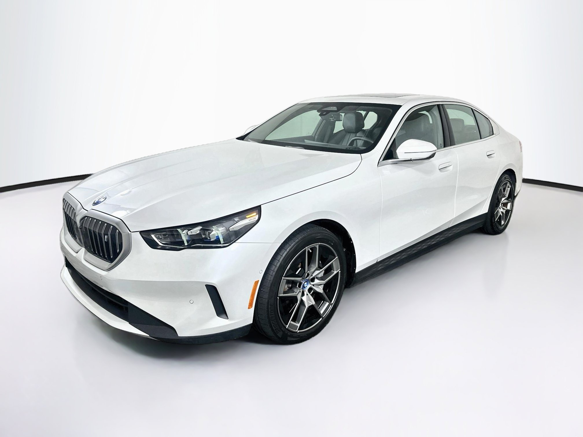 Used 2025 BMW i5 eDrive40i RWD image 3