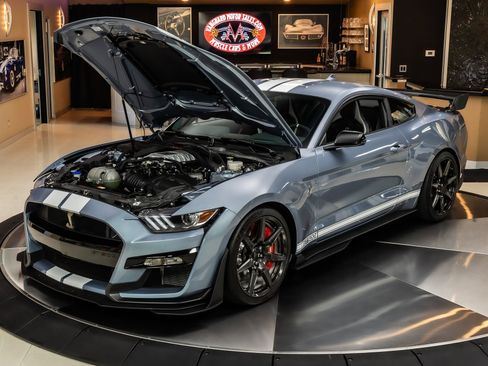 Used 2022 Ford Mustang Shelby GT500 w/ Carbon Fiber Track Pack RWD image 6