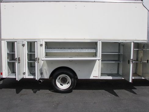 Used 2023 Ford E-450 and Econoline 450 Super Duty w/ Power Windows & Locks Group image 15