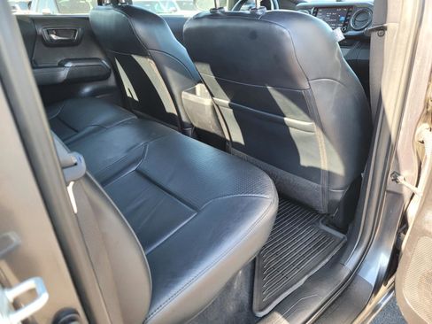 Used 2021 Toyota Tacoma TRD Off-Road w/ TRD Premium Off Road Package image 19