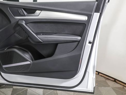 Used 2024 Audi Q5 e Premium Plus w/ Premium Plus Package image 48