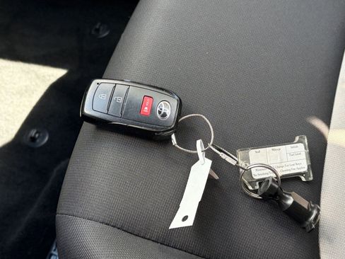 Used 2025 Toyota Tacoma TRD Off-Road image 20