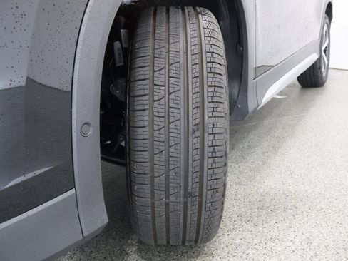 New 2025 Volkswagen Tiguan SE image 4