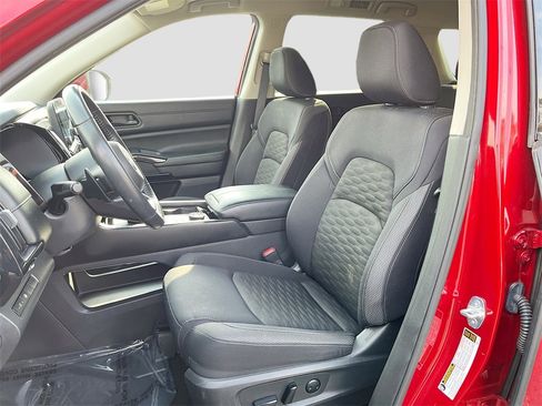 Used 2023 Nissan Pathfinder SV image 25