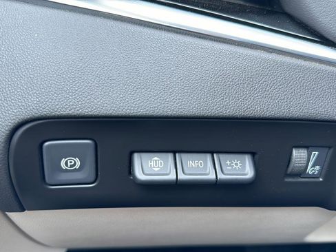 Used 2022 Buick Enclave Avenir w/ Avenir Technology Package AWD/4WD image 14