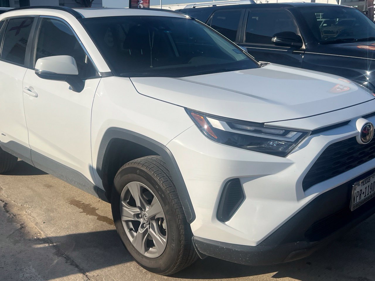Used 2025 Toyota RAV4 XLE w/ Convenience Package AWD/4WD image 1