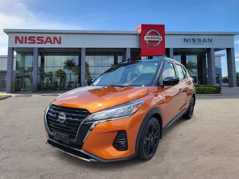 Used 2023 Nissan Kicks SR w/ Interior Electronics Package FWD image 9