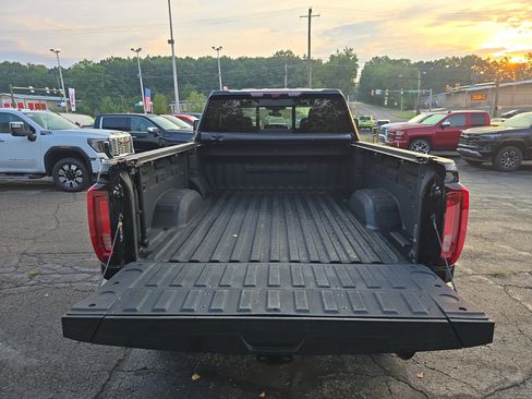 Used 2023 GMC Sierra 2500 Denali w/ Denali Black Diamond Edition AWD/4WD image 6