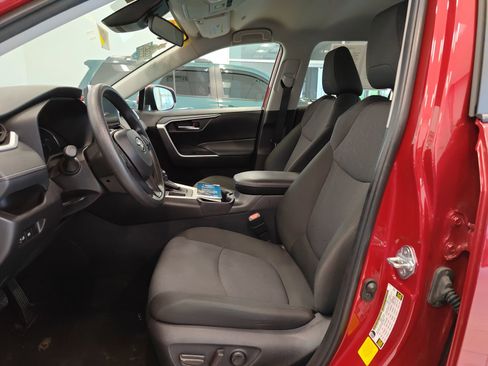 Used 2025 Toyota RAV4 XLE FWD image 9