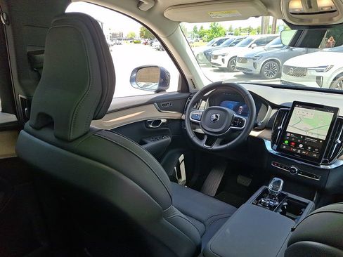 Used 2025 Volvo XC90 B6 Plus AWD/4WD image 7