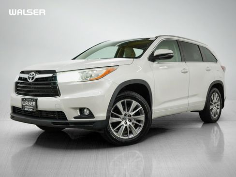 Used 2015 Toyota Highlander XLE AWD/4WD image 1