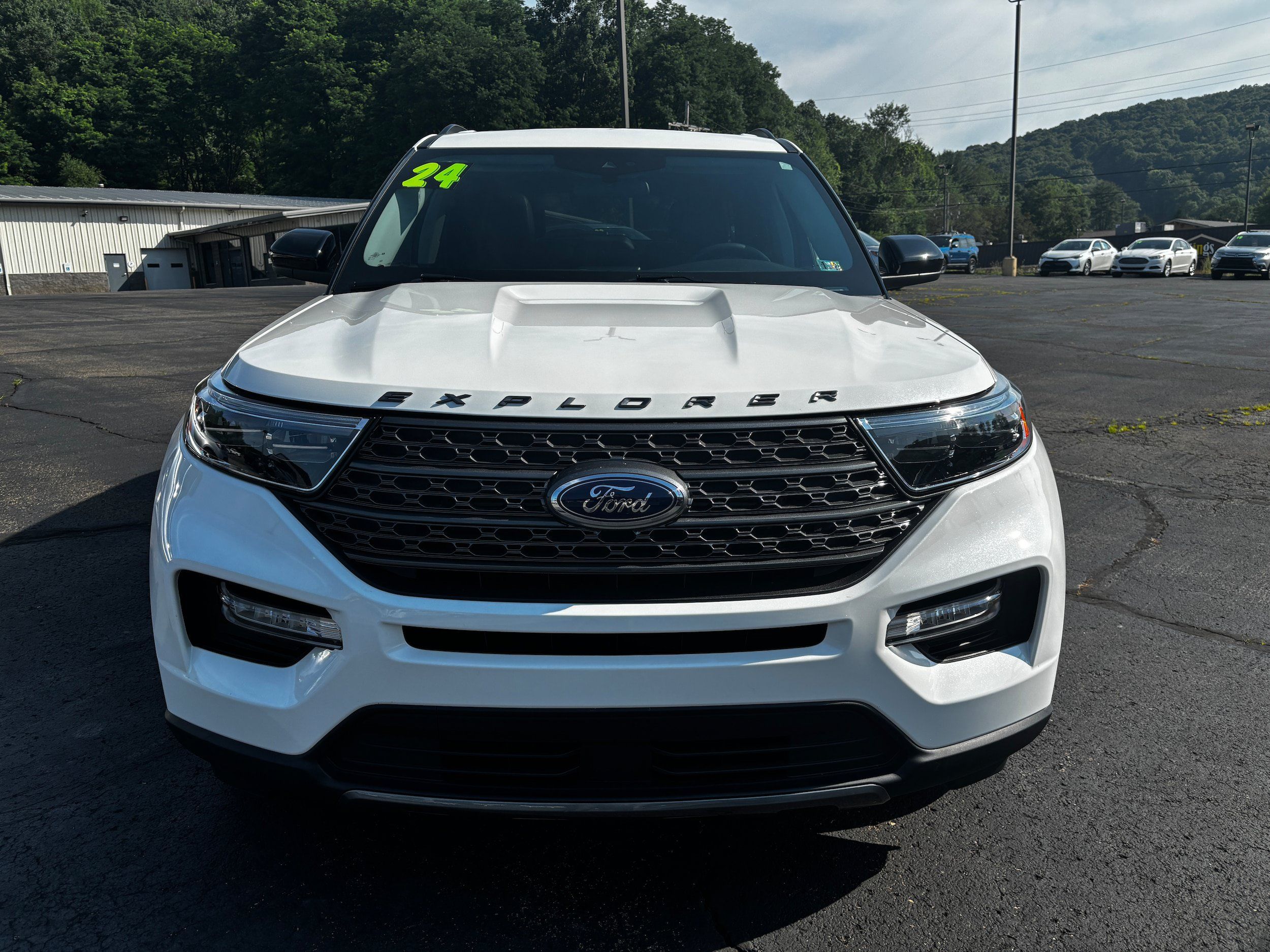 Used 2024 Ford Explorer XLT w/ Equipment Group 202A AWD/4WD image 4