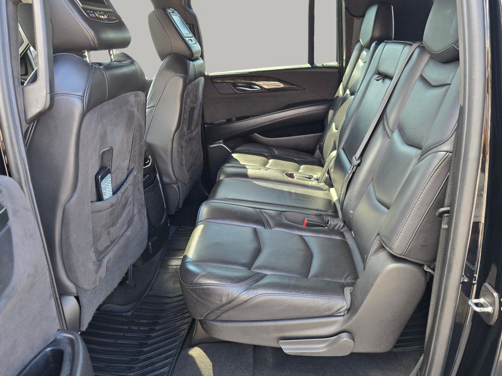 Used 2018 Cadillac Escalade ESV Platinum AWD/4WD image 46