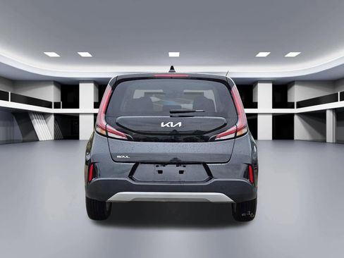 Certified 2025 Kia Soul LX w/ LX Technology Package FWD image 4
