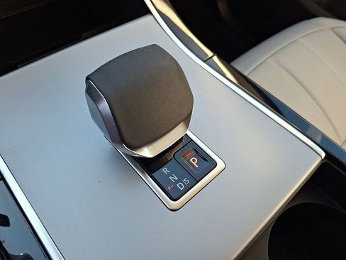 Used 2025 Land Rover Range Rover Evoque S image 15