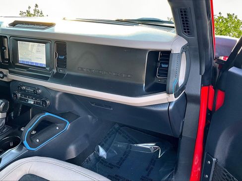 Used 2022 Ford Bronco Wildtrak image 17