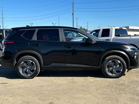 Used 2025 Nissan Rogue SV AWD/4WD image 3