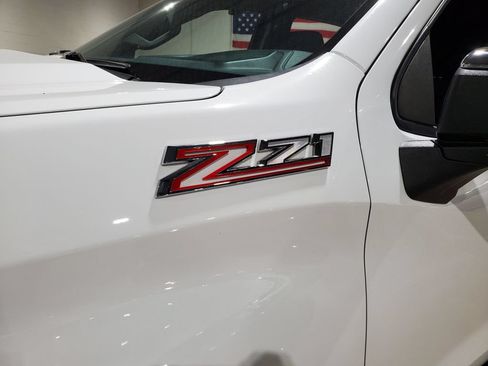 Used 2023 Chevrolet Silverado 1500 LT w/ Z71 Off-Road Package AWD/4WD image 46