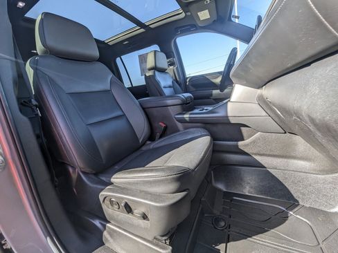 Used 2022 Chevrolet Suburban Z71 w/ Luxury Package image 21