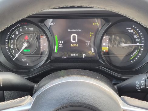 Used 2025 Jeep Wrangler Unlimited Sahara AWD/4WD image 9