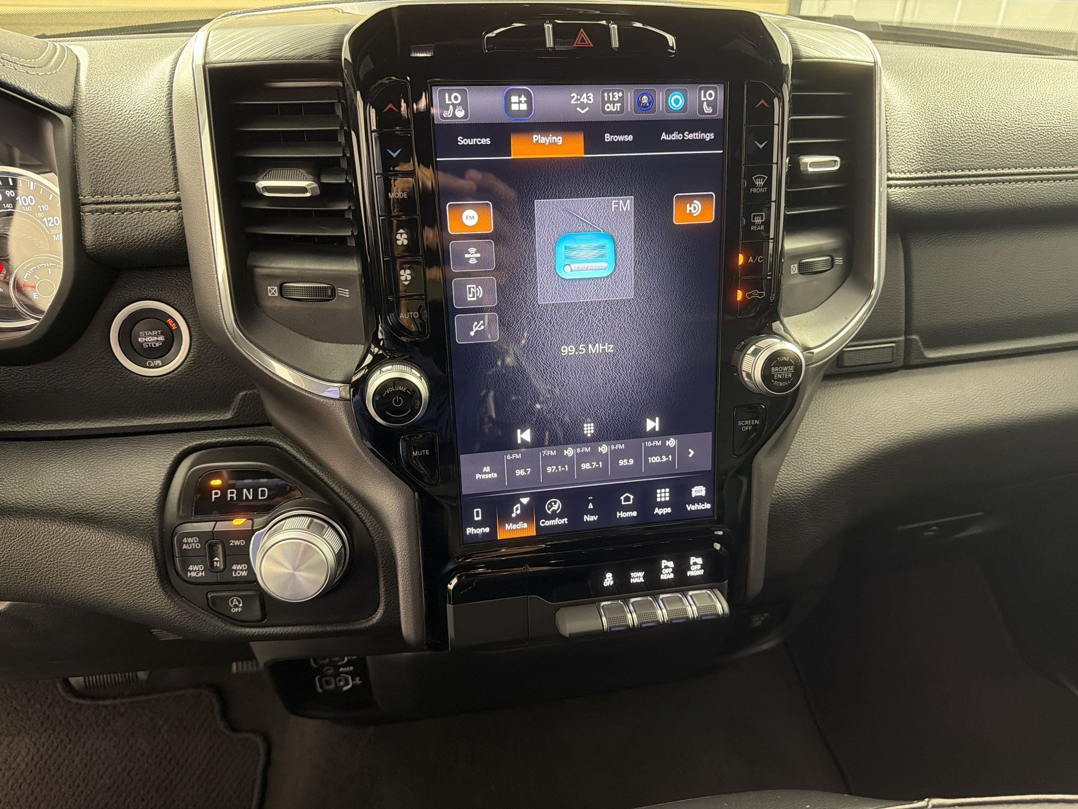 Used 2024 RAM 1500 Laramie AWD/4WD image 17