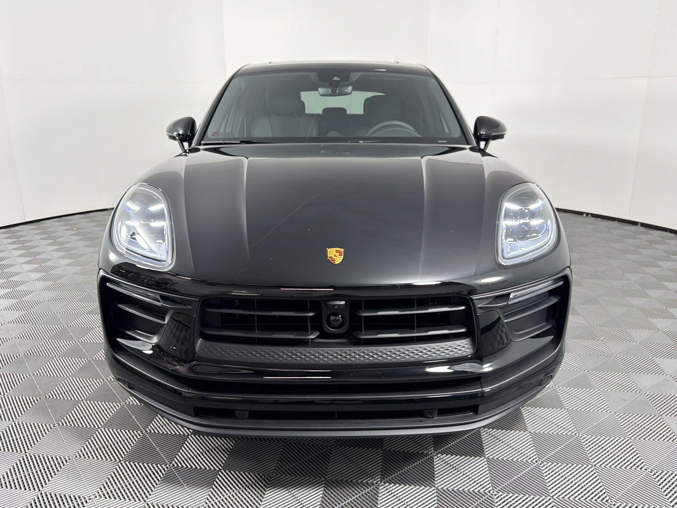 Used 2026 Porsche Macan AWD/4WD image 6