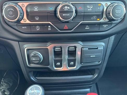 Used 2023 Jeep Wrangler Sport AWD/4WD image 29