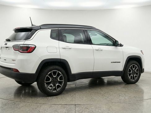 Used 2025 Jeep Compass Trailhawk AWD/4WD image 9