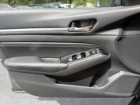 Used 2023 Nissan Altima 2.5 SL FWD image 12