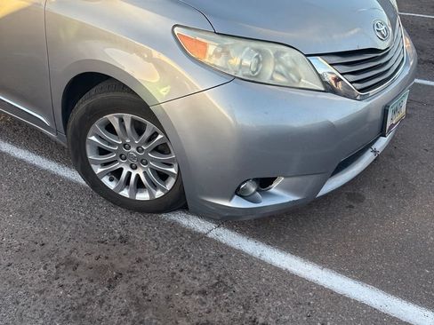 Used 2013 Toyota Sienna XLE w/ Premium Pkg FWD image 8