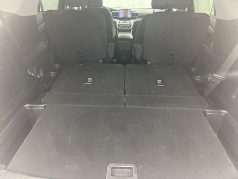 Used 2022 Ford Explorer XLT image 9
