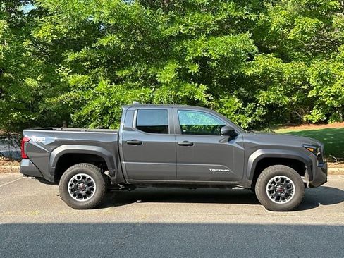 Used 2024 Toyota Tacoma TRD Off-Road AWD/4WD image 6