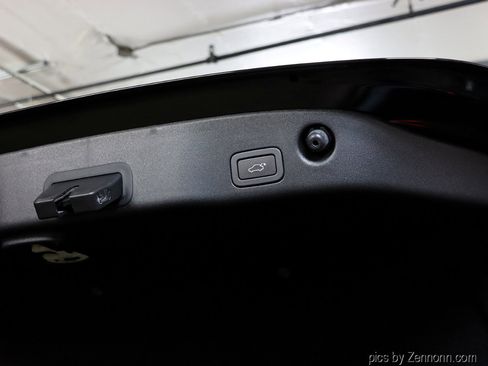 Used 2019 Jaguar XJ L Portfolio image 34