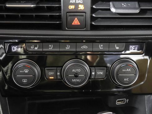 Used 2020 Volkswagen Jetta SEL Premium image 31