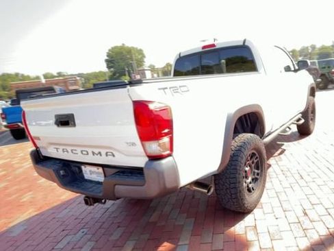 Used 2016 Toyota Tacoma TRD Off-Road w/ Towing Package AWD/4WD image 9