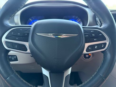 Used 2022 Chrysler Pacifica Touring-L FWD image 20