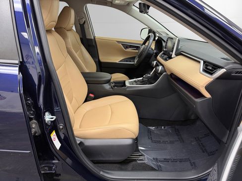 Used 2019 Toyota RAV4 Limited w/ Advanced Technology Package image 15