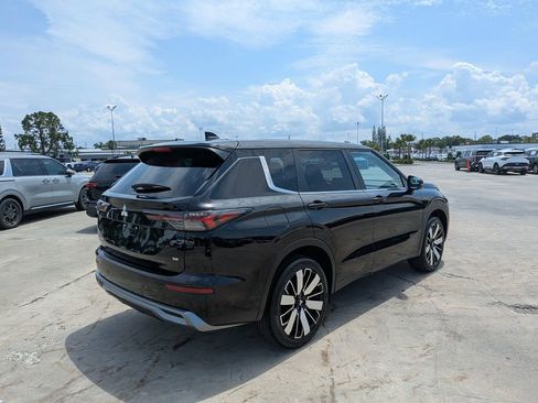 Used 2025 Mitsubishi Outlander SE FWD image 8
