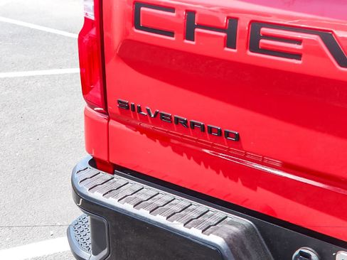 Used 2021 Chevrolet Silverado 1500 LT Trail Boss w/ Bed Protection Package AWD/4WD image 9