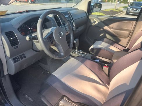 Used 2010 Nissan Frontier LE w/ LE Value Truck Pkg AWD/4WD image 15