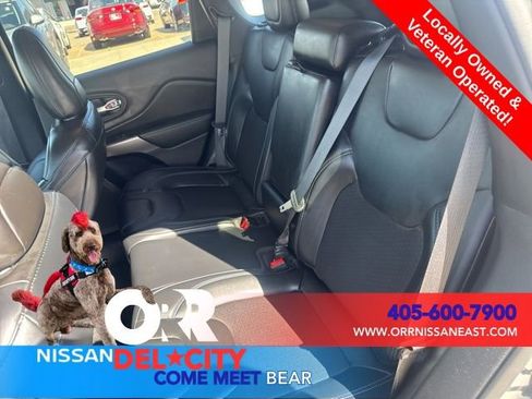 Used 2021 Jeep Cherokee Latitude Plus FWD image 11