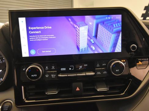 Used 2024 Toyota Highlander XLE image 36